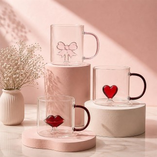 MUG VERRE ANSE COLORE AVEC UN COEUR/NOEUD/BOUCHE 30CL