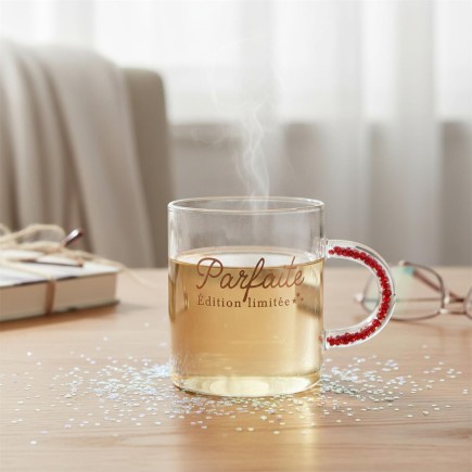 MUG POIGNEE AVEC PAILLETTES 35CL PARFAIT EDITION LIMITEE