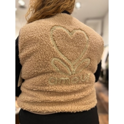 Gilet sans manches moumoute Coeur Amour au dos beige curvy