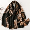 Foulard imprimé grandes fleurs noir
