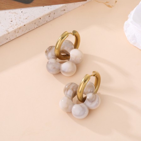 Boucles d'oreilles fleur pierre beige