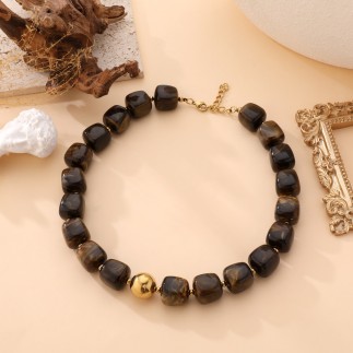 Collier pierres carrées marron