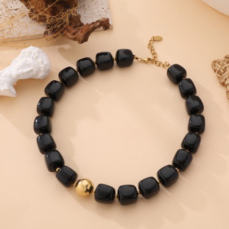 Collier pierres carrées noir