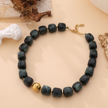 Collier pierres carrées vert