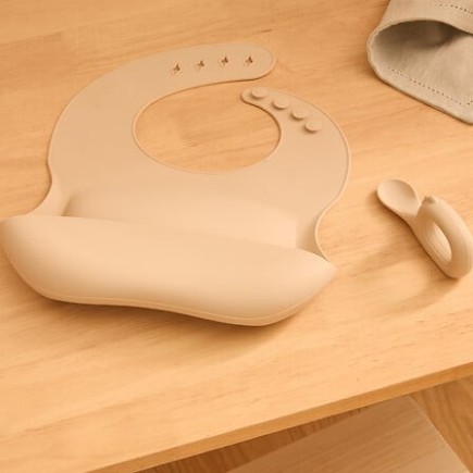 Set bavoir et cuillère Yum silicone beige