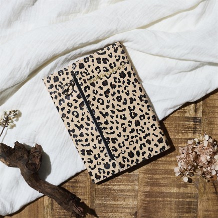 CAHIER COUVERTURE LEOPARD ET TROUSSE INTEGREE