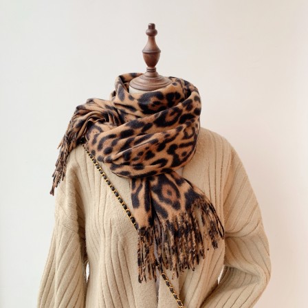 Echarpe léopard avec frange camel