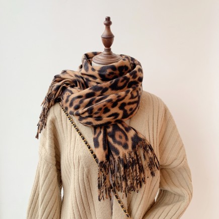 Echarpe léopard avec frange camel