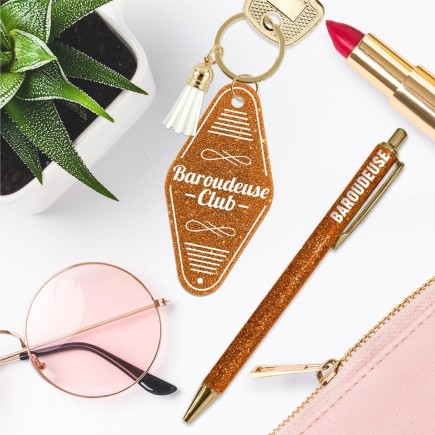 Duo Paillettes Porte Cles Motel Et Stylo Baroudeuse