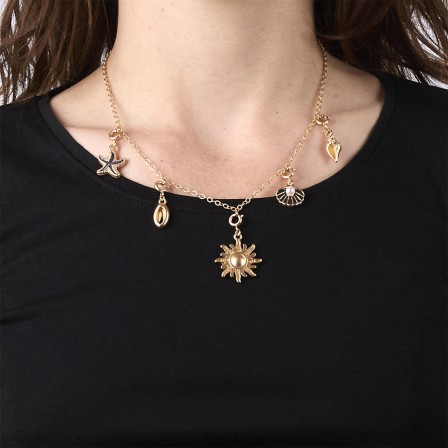 COLLIER AVEC CHARMS COQUILLAGES