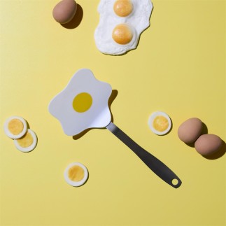 SPATULE EN FORME D'OEUF AU PLAT