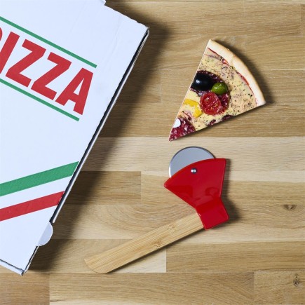 ROULETTE A PIZZA EN FORME DE HACHE