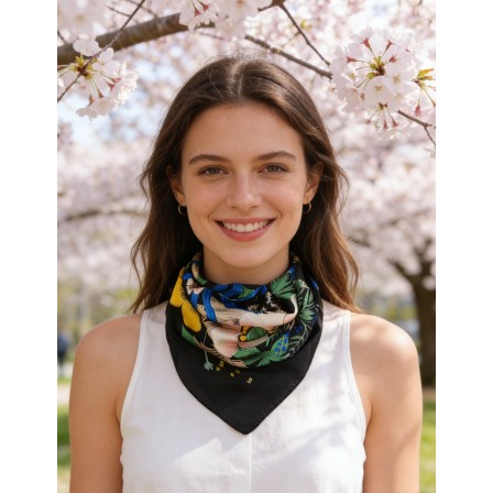 Carré effet soie 70x70cm fleurs et feuillages noir