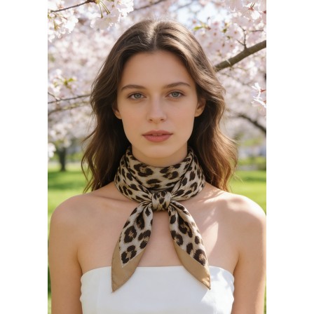 Carré effet soie 70x70cm léopard