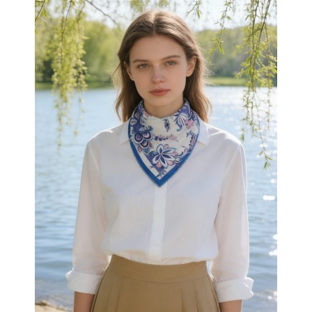 Carré effet soie 70x70cm fleurs bleu